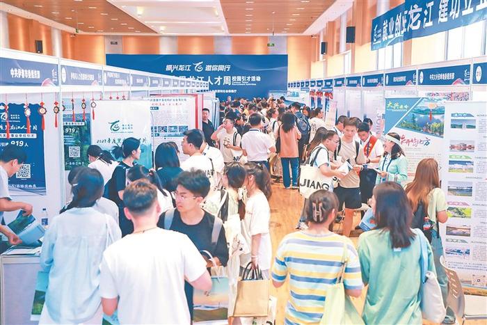 2023年度黑龍江人才周中國農(nóng)業(yè)大學(xué)專場招聘會(huì)現(xiàn)場。圖片由省委組織部提供